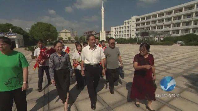 独山港镇领导团队引领未来发展之路